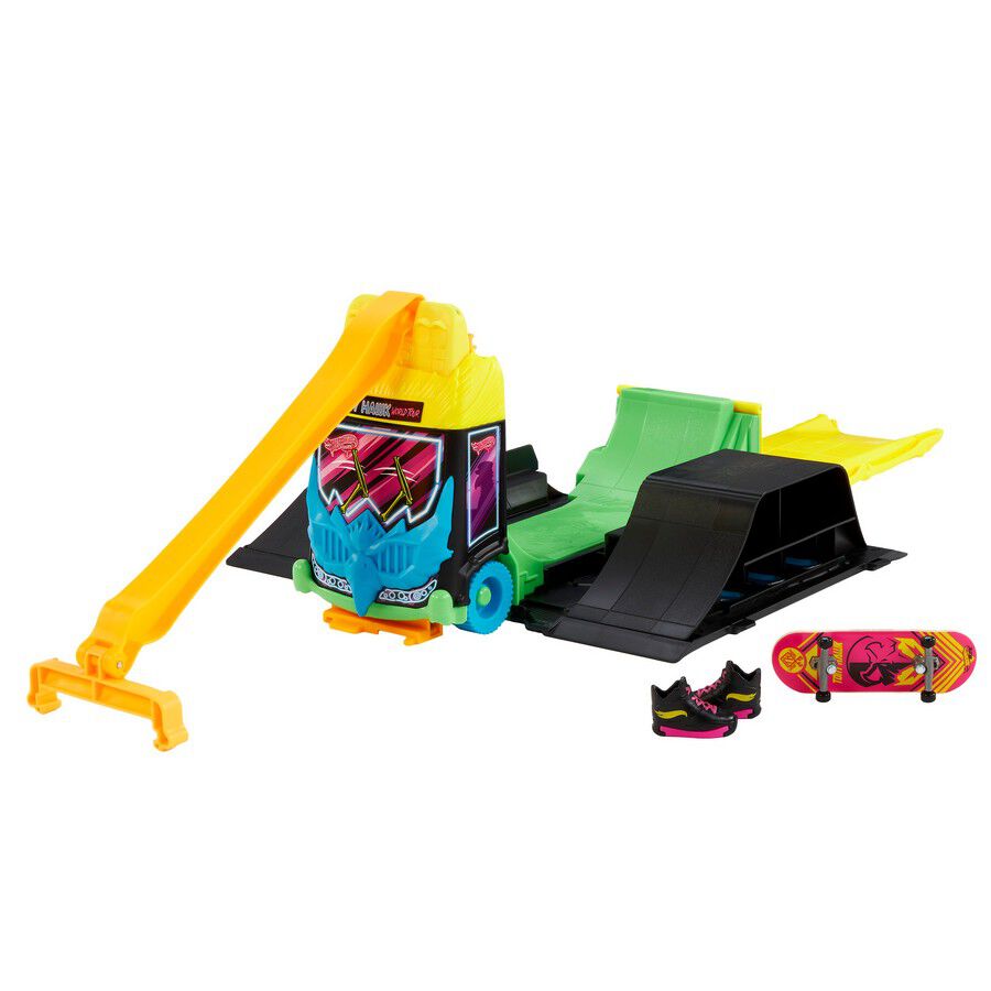 ホットウィール TONY HAWK TRANSFORMING SKATE BUS Hot Wheels Skate Tony Hawk Transforming Skate Bus with 1 Exclusive