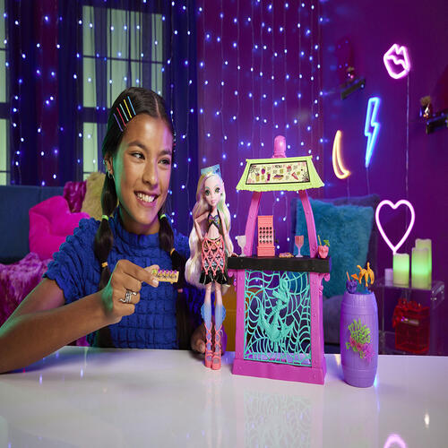 Monster High Scare-Adise Island Snack Bar Playset With Doll 
