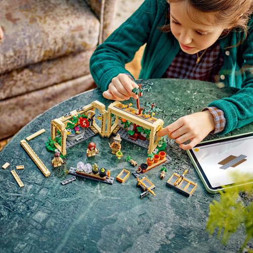 LEGO Harry Potter Hogwarts Castle: Herbology Cl 76445