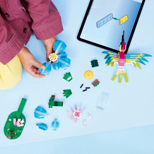 LEGO Creator 3 in 1 Wild Animals: Colorful Hummingbird 31384