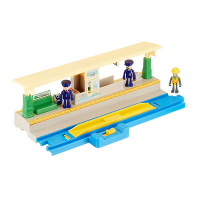 TAKRA TOMY PLARAIL Pr J-28 Station Set With Figures