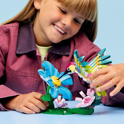 LEGO Creator 3 in 1 Wild Animals: Colorful Hummingbird 31384