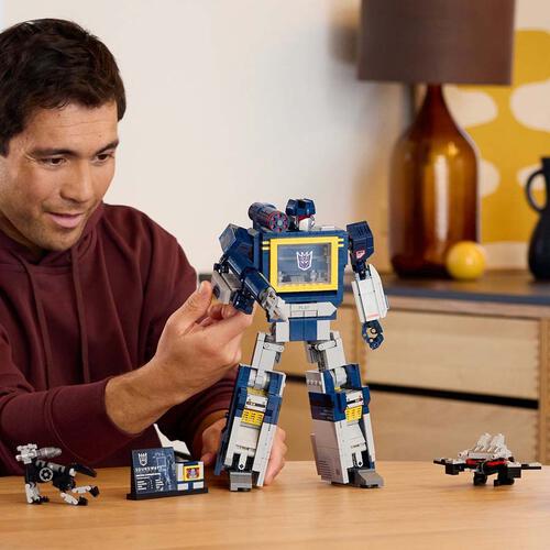 LEGO Icons Transformers: Soundwave 10358