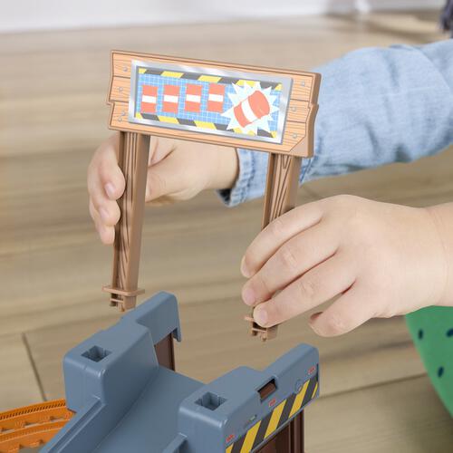Thomas & Friends Tm Diesel'S Lift & Load Construction Set