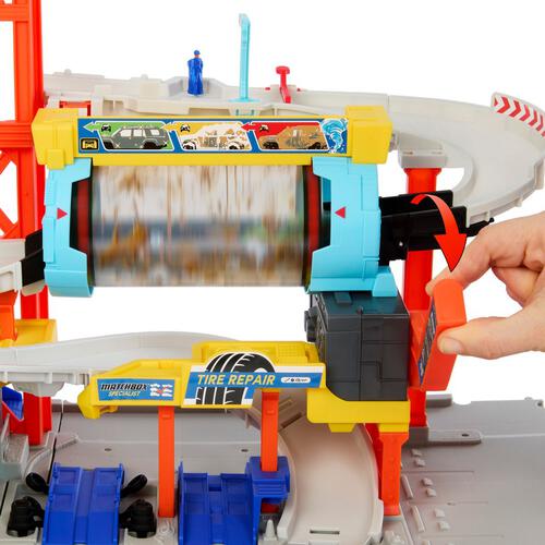 Matchbox Action Driver Super Auto Center