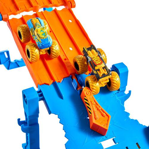 Hotwheels Monster Truck Trophy Champions Dual Terrain Raceway Playset